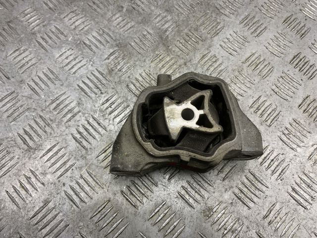 Нижняя подушка двигателя LR032311 LAND ROVER