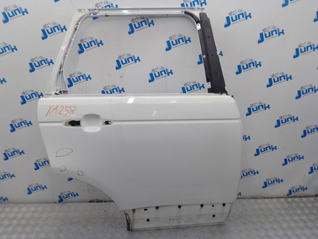 Дверь пассажирская задняя правая LR036402 LAND ROVER