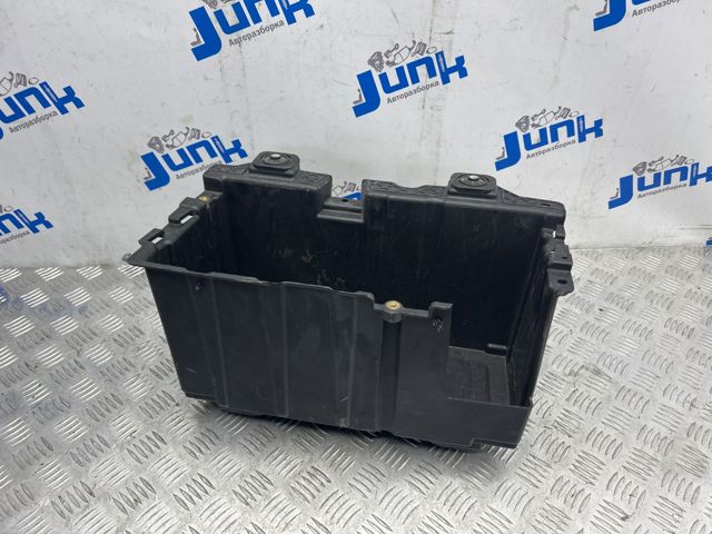 Поддон АКБ LR037533 LAND ROVER