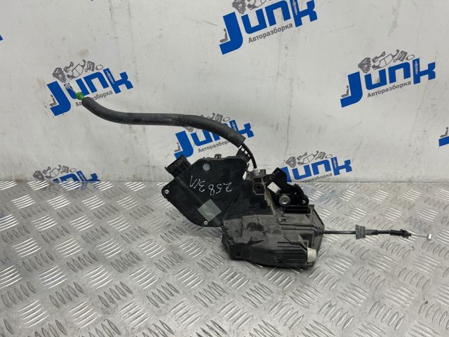 Замок задней левой двери LR038374 LAND ROVER