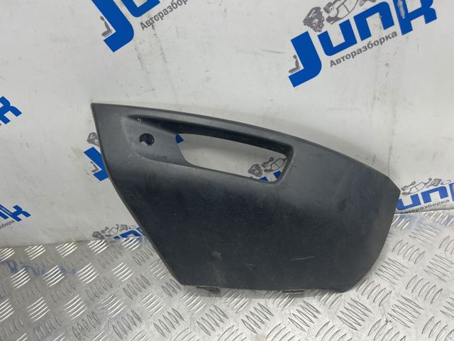 Передний левый клык бампера LR045053 LAND ROVER