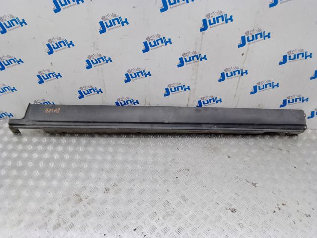 Накладка (молдинг) порога наружная левая LR048269 LAND ROVER