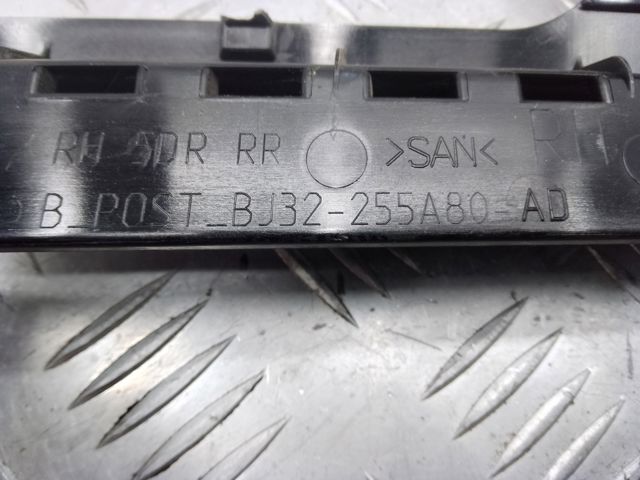 LR050771 LAND ROVER Накладка двери задней правой вертикальная купить в Запорожье
