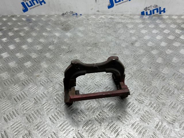 Скоба тормозного суппорта заднего LR050778 LAND ROVER