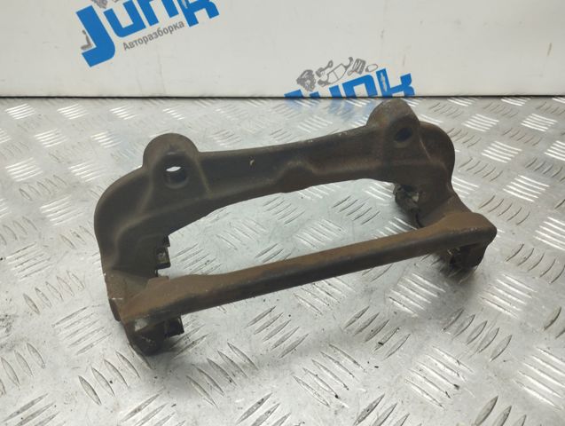 Скоба суппорта переднего LR051627 LAND ROVER