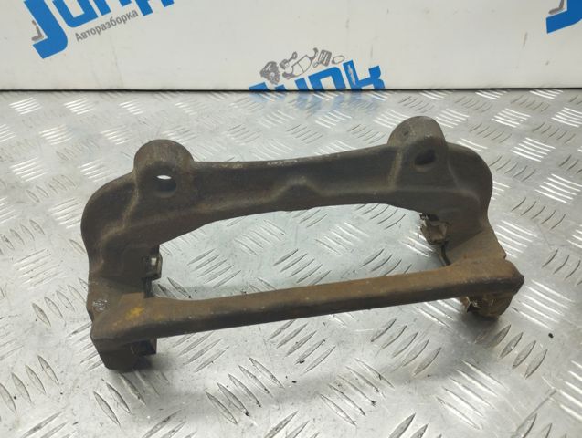 Направляющая скоба суппорта LR051628 LAND ROVER