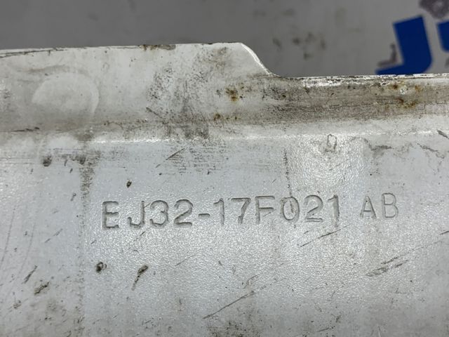 Швеллер переднего бампера LR055992 LAND ROVER