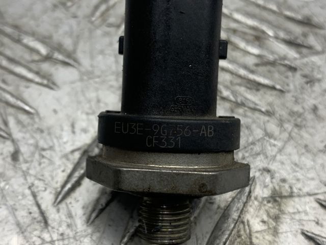 Датчик давления топлива LR065516 LAND ROVER