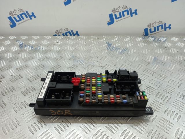 Блок реле и предохранителей LR068360 LAND ROVER