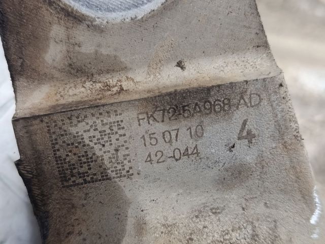 LR076249 Цапфа задняя правая купить Украина