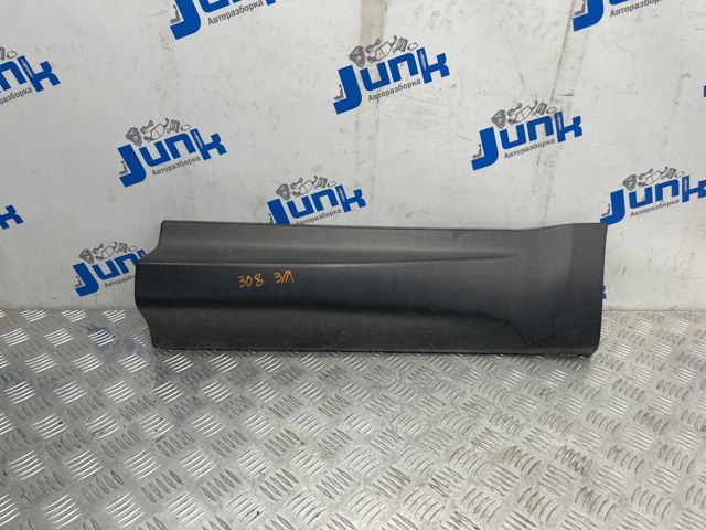 Накладка задней левой двери, нижняя LR077214 LAND ROVER