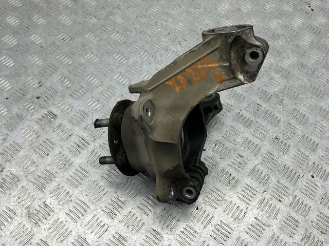 Цапфа (поворотный кулак) передний правый LR077914 LAND ROVER