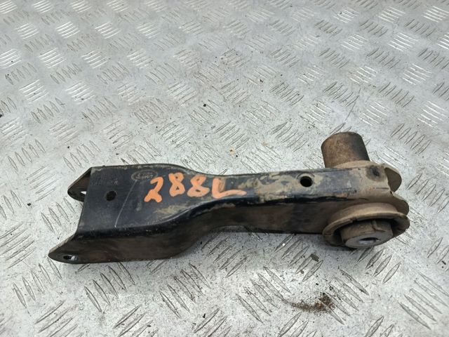Рычаг задней подвески нижний, левый LR113740 LAND ROVER