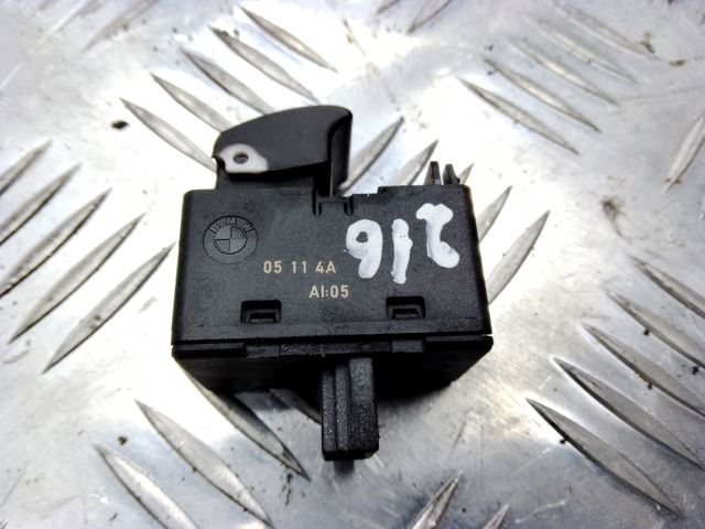 YUF000072PVA LAND ROVER Кнопка включения мотора стеклоподъемника задняя правая купить в Львов