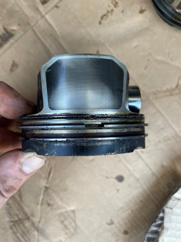 BMW 11258606459 Поршень на 1 цилиндр в наличии Ирпень