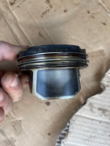 BMW 11258606459 Поршень на 1 цилиндр в наличии Житомир