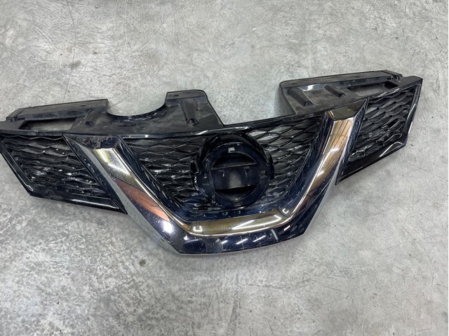 Решетка радиатора 623104CE0B NISSAN