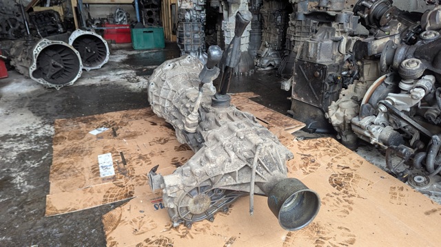 Раздатка (коробка раздаточная) 33100VK400 NISSAN