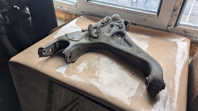 Рычаг передней подвески нижний левый 4901685 FORD