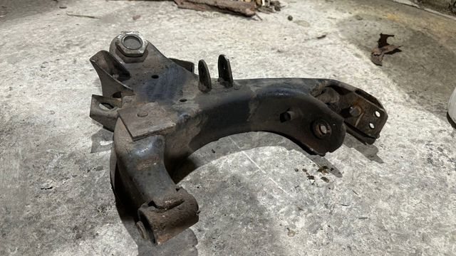 NISSAN 54500VK385 Нижний рычаг в наличии Ирпень