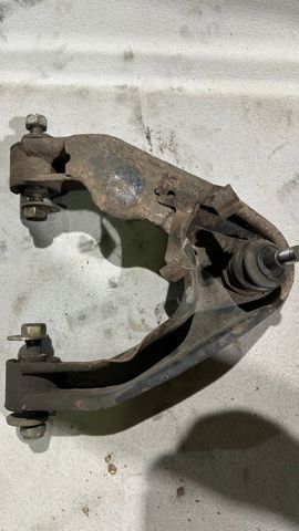 Рычаг передней подвески верхний, левый 54525VK385 NISSAN
