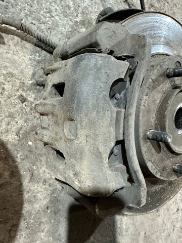 Суппорт тормозной, передний, правый 581303E100 HYUNDAI