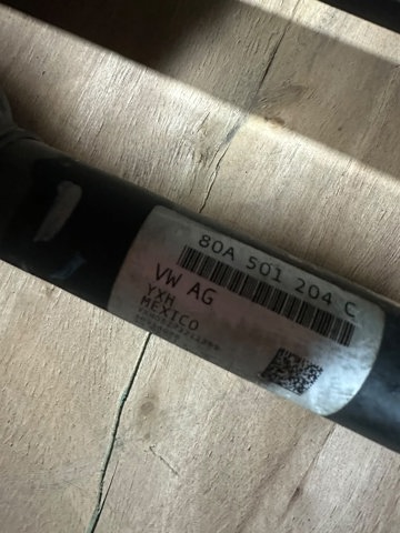 Полуось задняя, правая 80A501204C VAG