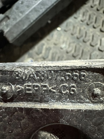 Энергопоглотитель заднего бампера 80A807666 VAG