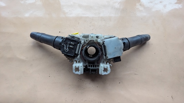 Подрулевой переключатель левый 8614A067 MITSUBISHI