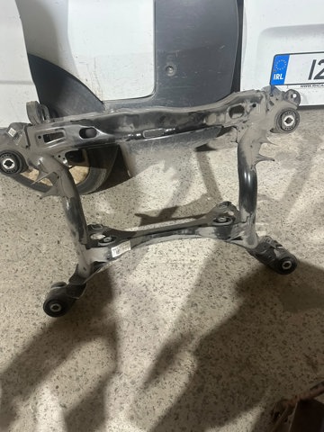 Поперечина задней подвески 8W0505235AK VAG