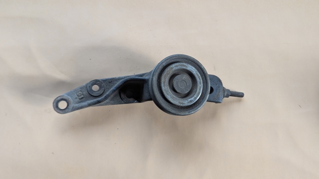 Ролик натяжителя ремня агрегатов MB609133 MITSUBISHI