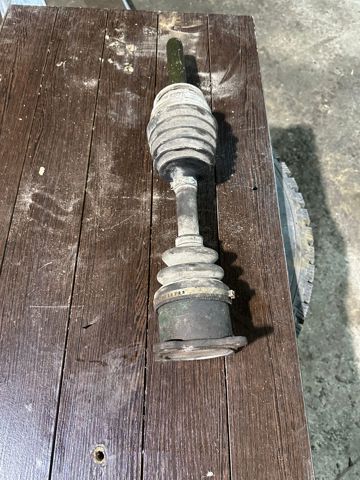 Полуось передняя, правая MB620252 MITSUBISHI