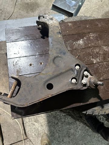 Рычаг передний нижний левый MB860831 MITSUBISHI