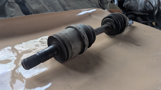Полуось передняя левая MN107601 MITSUBISHI