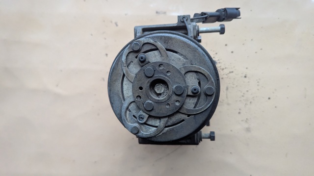 Компрессор кондиционера MN123626 MITSUBISHI