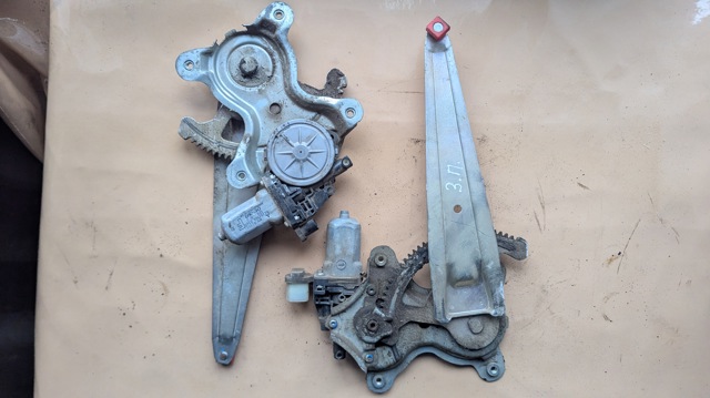 Стеклоподъемник левой задней двери MN182403 MITSUBISHI