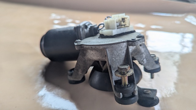 Мотор трапеции стеклоочистителя MR109449 MITSUBISHI