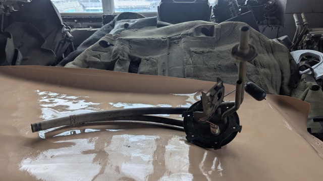 MR122795 MITSUBISHI Датчик уровня топлива в баке купить в Сумы