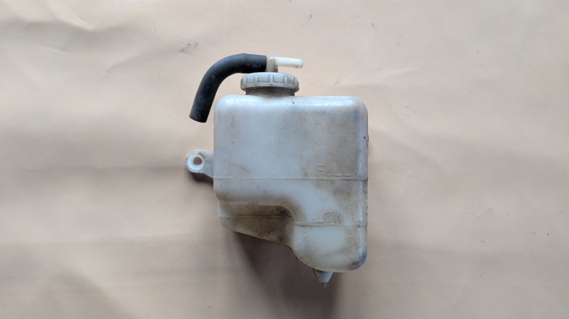 Бачок системы охлаждения двигателя расширительный MR127441 MITSUBISHI