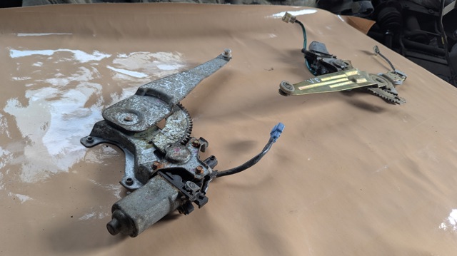 Стеклоподъемник задней левой двери MR181925 MITSUBISHI