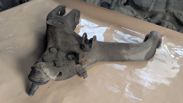 Правый рычаг передней нижней подвески MR296268 MITSUBISHI