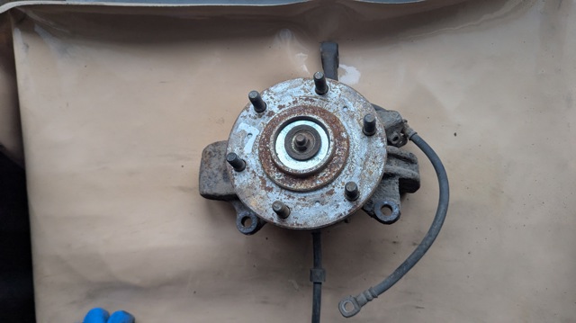 MR992377 MITSUBISHI Цапфа (поворотный кулак) передний левый купить в Сумы