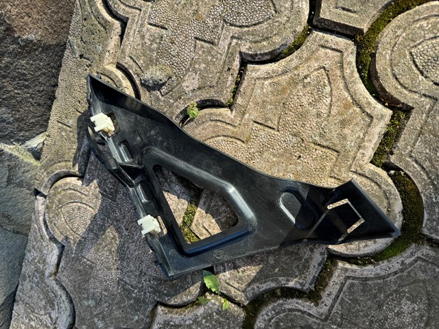 51117357202 BMW Кронштейн бампера переднего правый купить в Сумы