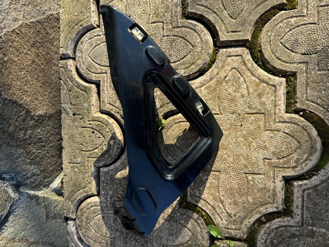 BMW 51117357202 Кронштейн бампера переднего правый в наличии Хмельницкий