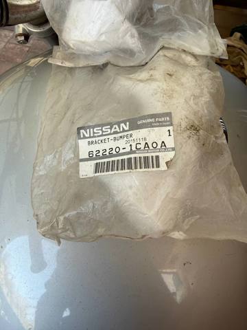 Кронштейн бампера переднего, внешний правый 622201CA0A NISSAN