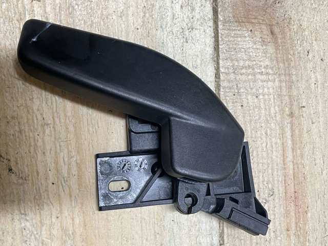 6R1823633 Кронштейн ручки открывания капота купить Ирпень