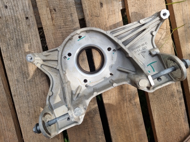 Опорный стакан пружины передней 104403700C Tesla Model