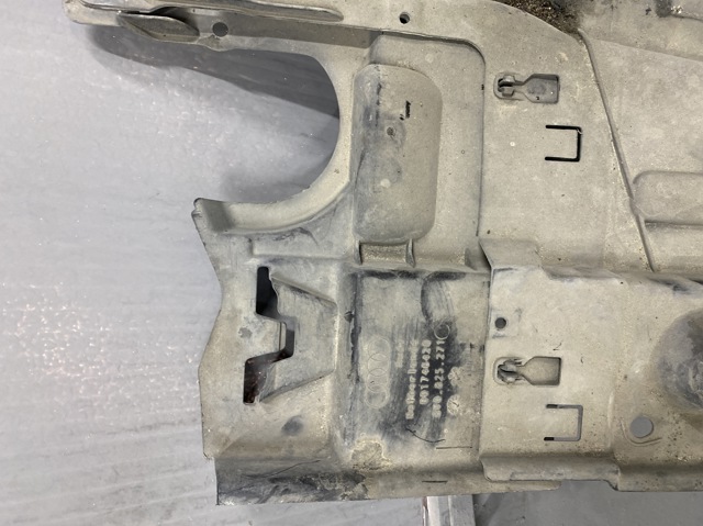 Защита днища передняя левая 8V0825271 VAG