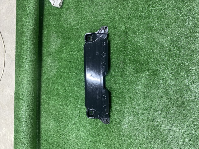 Защита днища, задняя левая 8V5825230A VAG