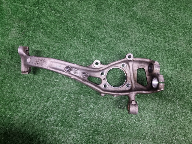 8W0407560 VAG Цапфа (поворотный кулак) передний правый купить в Ирпень